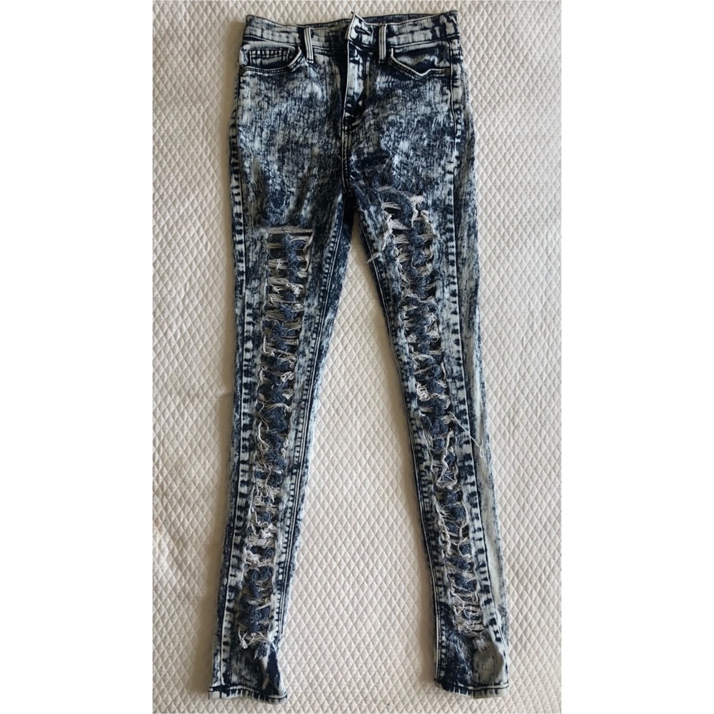 Sneak Peek - EUC Acid Wash Distressed Skinny Jeans